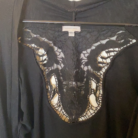 Cardigan with a cut out pattern in the back - Picture 2 of 4